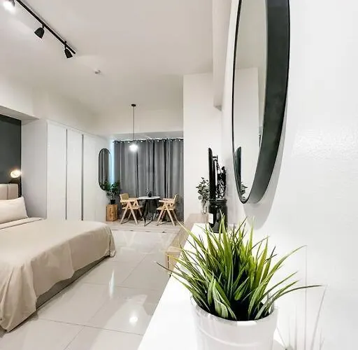 New Modern Cozy In Ayala Business Park *