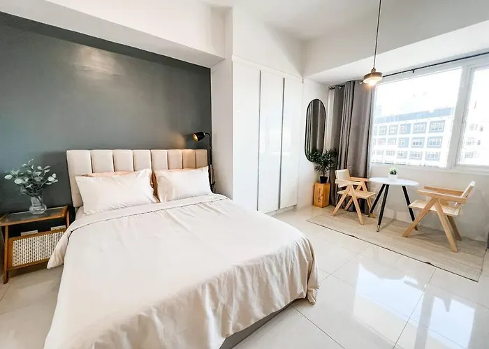 New Modern Cozy In Ayala Business Park Cebu