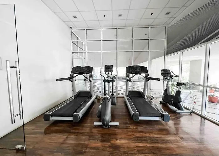 New Modern Cozy In Ayala Business Park *