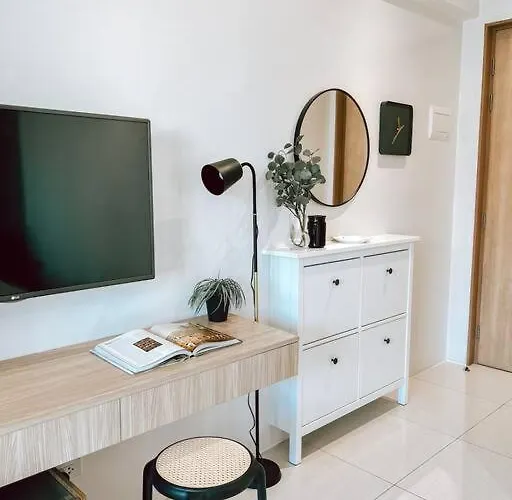 New Modern Cozy In Ayala Business Park