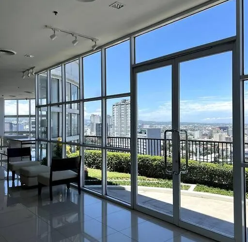 New Modern Cozy In Ayala Business Park *