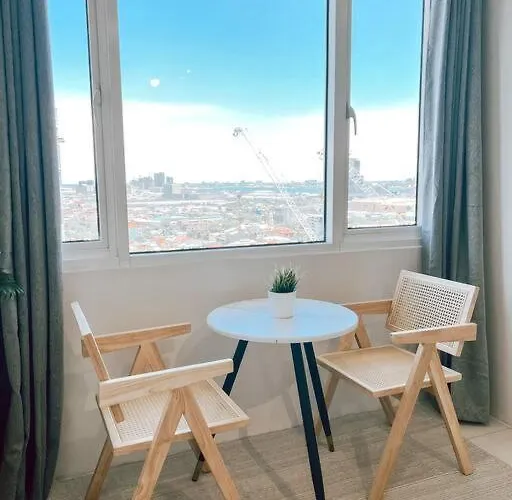 New Modern Cozy In Ayala Business Park Cebu
